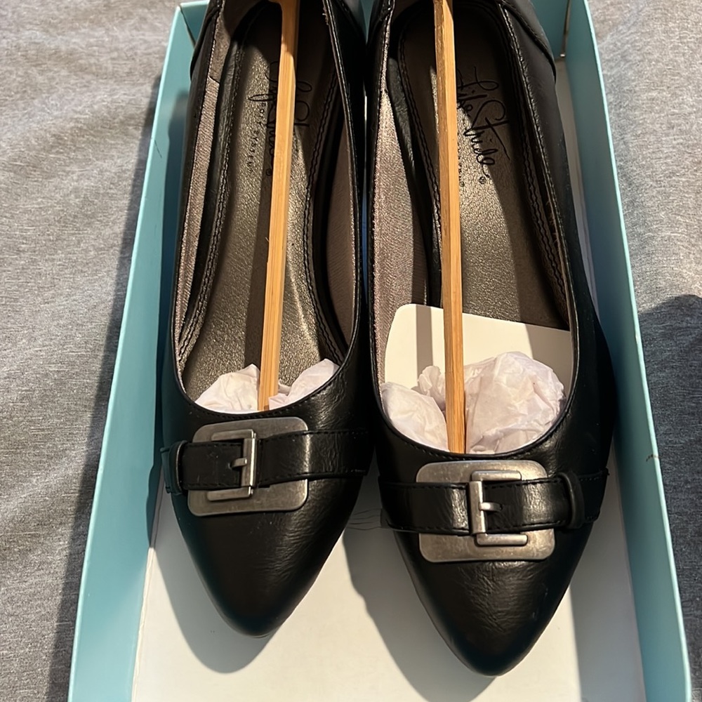 NWT life stride size 7 black pump 2 inch heel
